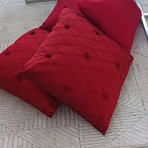 Decorative Red Petoe Rose Silk Tufted Throw Pillow